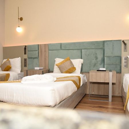 Roya Al Andalus Hotel Medina Exterior photo Family room