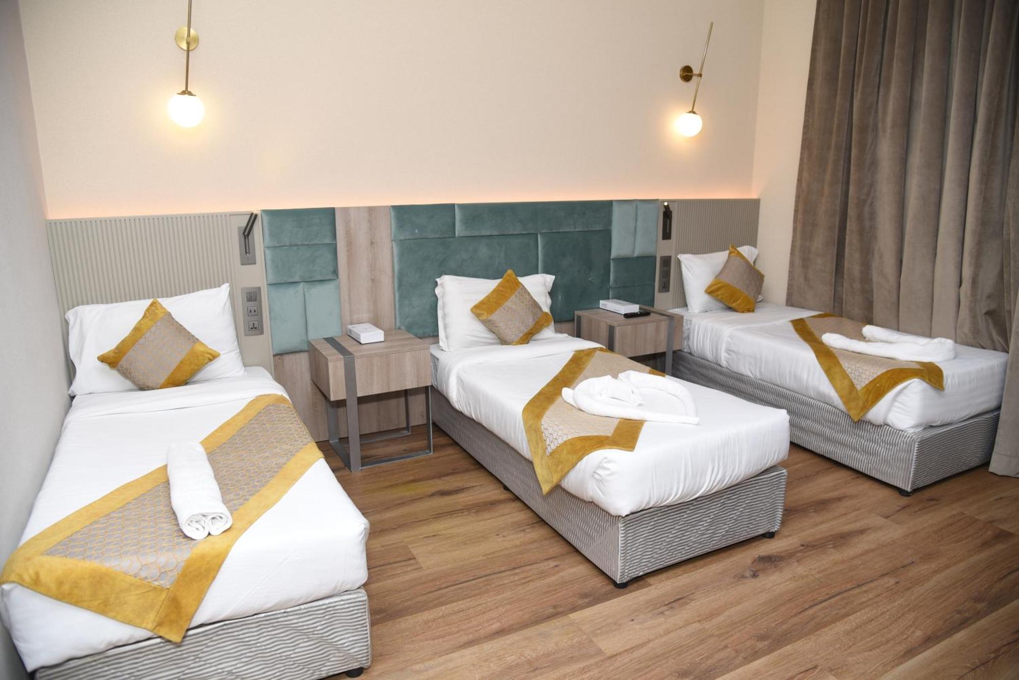 Roya Al Andalus Hotel Medina Exterior photo Family room