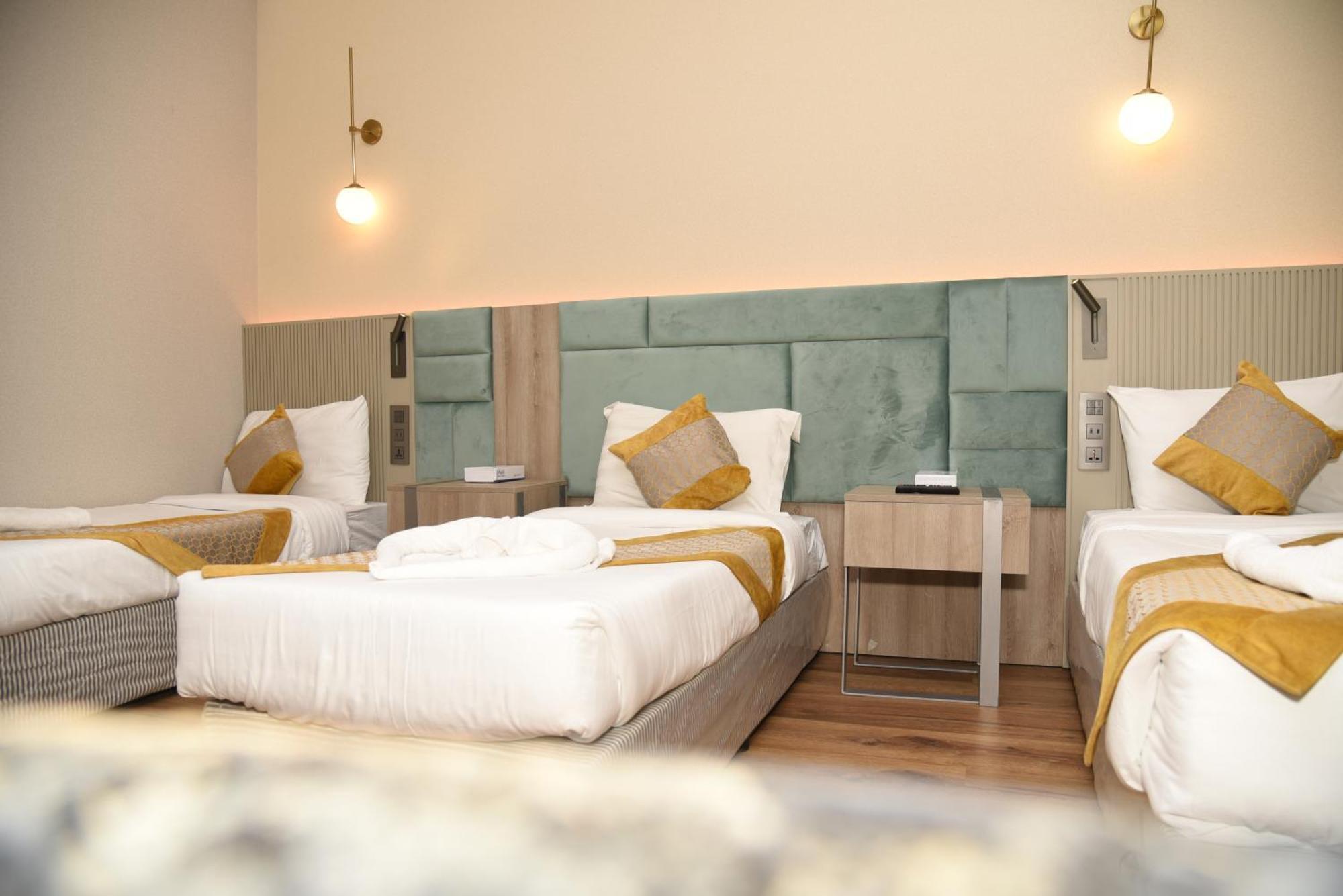 Roya Al Andalus Hotel Medina Exterior photo Family room
