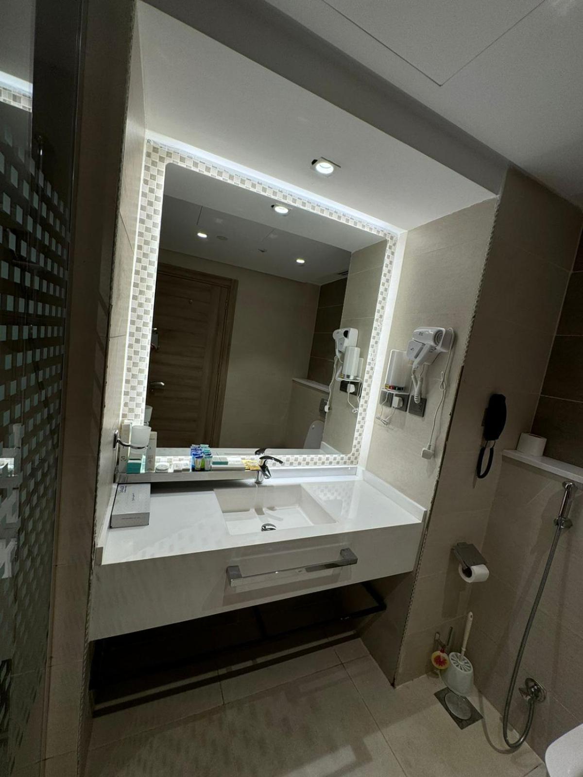 Roya Al Andalus Hotel Medina Exterior photo Bathroom in a hotel